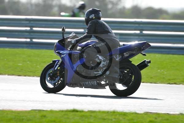 Motorcycle action photographs;Trackday digital images;event digital images;eventdigitalimages;no limits trackday;peter wileman photography;snetterton;snetterton circuit norfolk;snetterton photographs;trackday;trackday photos
