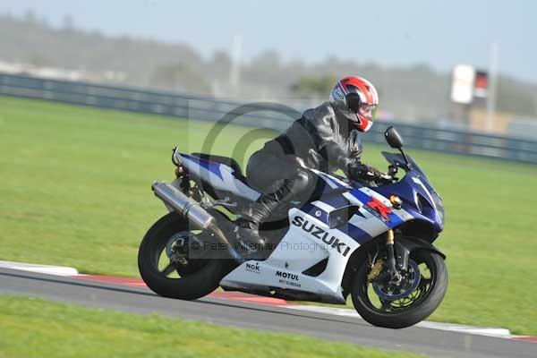 Motorcycle action photographs;Trackday digital images;event digital images;eventdigitalimages;no limits trackday;peter wileman photography;snetterton;snetterton circuit norfolk;snetterton photographs;trackday;trackday photos