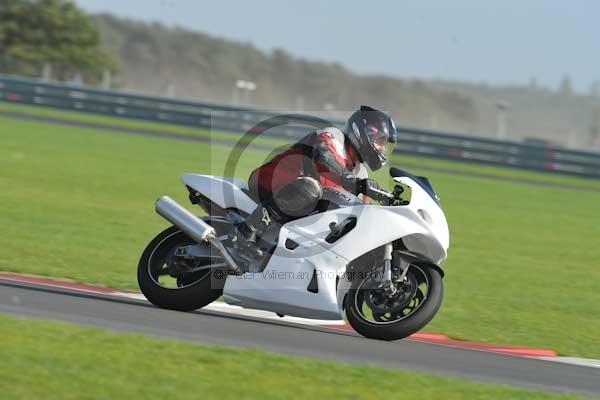 Motorcycle action photographs;Trackday digital images;event digital images;eventdigitalimages;no limits trackday;peter wileman photography;snetterton;snetterton circuit norfolk;snetterton photographs;trackday;trackday photos