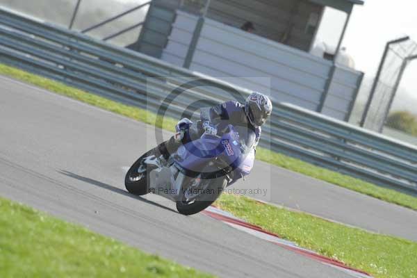 Motorcycle action photographs;Trackday digital images;event digital images;eventdigitalimages;no limits trackday;peter wileman photography;snetterton;snetterton circuit norfolk;snetterton photographs;trackday;trackday photos