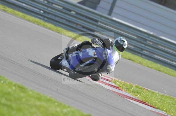 Motorcycle action photographs;Trackday digital images;event digital images;eventdigitalimages;no limits trackday;peter wileman photography;snetterton;snetterton circuit norfolk;snetterton photographs;trackday;trackday photos
