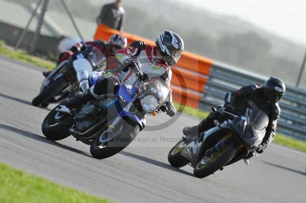 Motorcycle action photographs;Trackday digital images;event digital images;eventdigitalimages;no limits trackday;peter wileman photography;snetterton;snetterton circuit norfolk;snetterton photographs;trackday;trackday photos