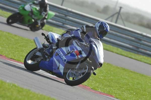 Motorcycle action photographs;Trackday digital images;event digital images;eventdigitalimages;no limits trackday;peter wileman photography;snetterton;snetterton circuit norfolk;snetterton photographs;trackday;trackday photos