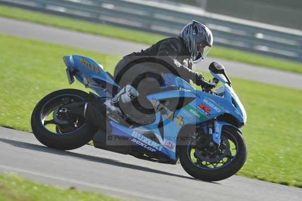 Motorcycle action photographs;Trackday digital images;event digital images;eventdigitalimages;no limits trackday;peter wileman photography;snetterton;snetterton circuit norfolk;snetterton photographs;trackday;trackday photos