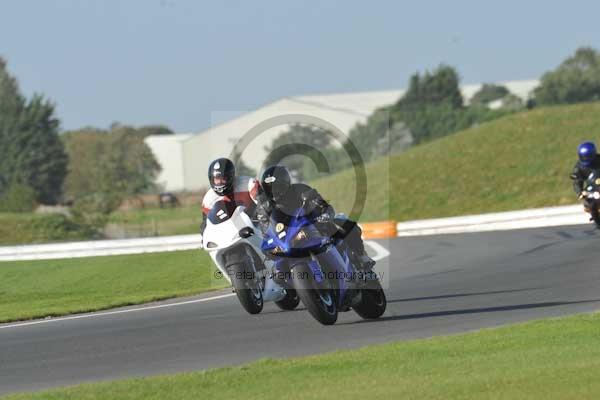 Motorcycle action photographs;Trackday digital images;event digital images;eventdigitalimages;no limits trackday;peter wileman photography;snetterton;snetterton circuit norfolk;snetterton photographs;trackday;trackday photos