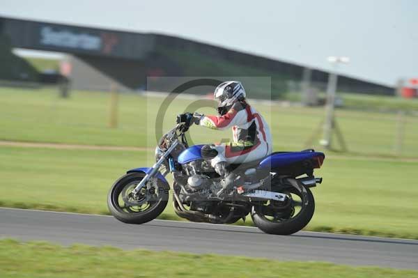 Motorcycle action photographs;Trackday digital images;event digital images;eventdigitalimages;no limits trackday;peter wileman photography;snetterton;snetterton circuit norfolk;snetterton photographs;trackday;trackday photos