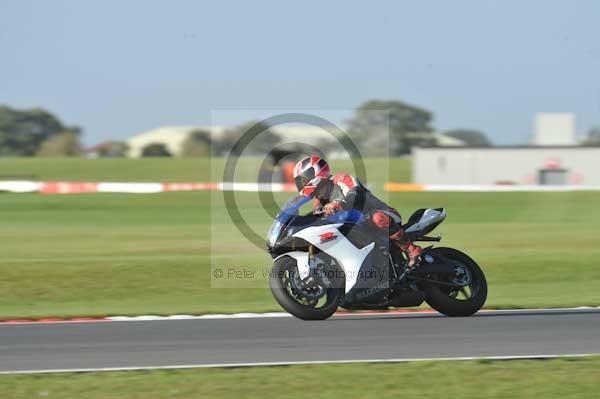 Motorcycle action photographs;Trackday digital images;event digital images;eventdigitalimages;no limits trackday;peter wileman photography;snetterton;snetterton circuit norfolk;snetterton photographs;trackday;trackday photos