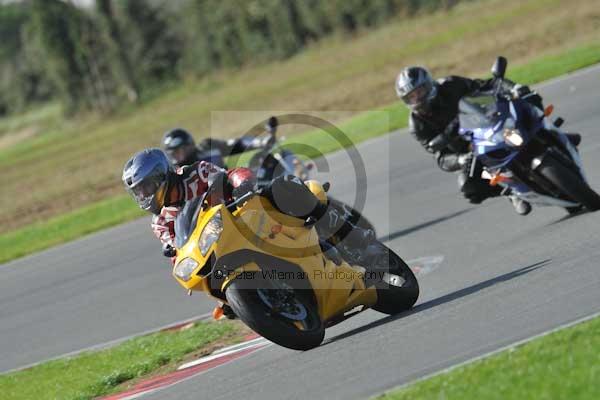 Motorcycle action photographs;Trackday digital images;event digital images;eventdigitalimages;no limits trackday;peter wileman photography;snetterton;snetterton circuit norfolk;snetterton photographs;trackday;trackday photos