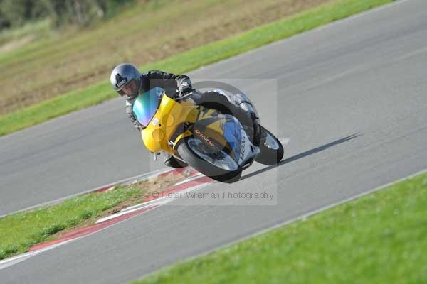 Motorcycle action photographs;Trackday digital images;event digital images;eventdigitalimages;no limits trackday;peter wileman photography;snetterton;snetterton circuit norfolk;snetterton photographs;trackday;trackday photos