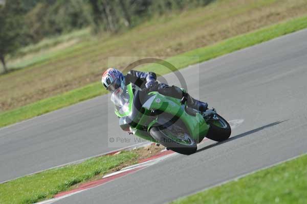 Motorcycle action photographs;Trackday digital images;event digital images;eventdigitalimages;no limits trackday;peter wileman photography;snetterton;snetterton circuit norfolk;snetterton photographs;trackday;trackday photos
