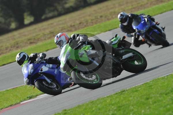 Motorcycle action photographs;Trackday digital images;event digital images;eventdigitalimages;no limits trackday;peter wileman photography;snetterton;snetterton circuit norfolk;snetterton photographs;trackday;trackday photos