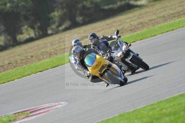 Motorcycle action photographs;Trackday digital images;event digital images;eventdigitalimages;no limits trackday;peter wileman photography;snetterton;snetterton circuit norfolk;snetterton photographs;trackday;trackday photos