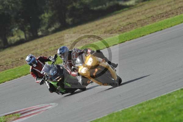 Motorcycle action photographs;Trackday digital images;event digital images;eventdigitalimages;no limits trackday;peter wileman photography;snetterton;snetterton circuit norfolk;snetterton photographs;trackday;trackday photos