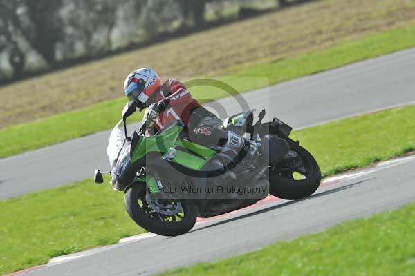 Motorcycle action photographs;Trackday digital images;event digital images;eventdigitalimages;no limits trackday;peter wileman photography;snetterton;snetterton circuit norfolk;snetterton photographs;trackday;trackday photos