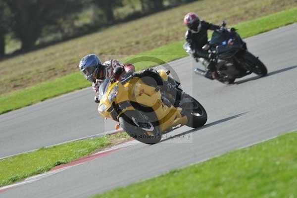 Motorcycle action photographs;Trackday digital images;event digital images;eventdigitalimages;no limits trackday;peter wileman photography;snetterton;snetterton circuit norfolk;snetterton photographs;trackday;trackday photos