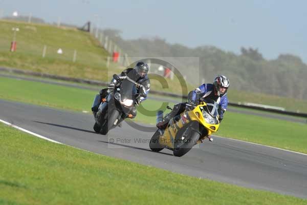 Motorcycle action photographs;Trackday digital images;event digital images;eventdigitalimages;no limits trackday;peter wileman photography;snetterton;snetterton circuit norfolk;snetterton photographs;trackday;trackday photos