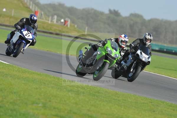 Motorcycle action photographs;Trackday digital images;event digital images;eventdigitalimages;no limits trackday;peter wileman photography;snetterton;snetterton circuit norfolk;snetterton photographs;trackday;trackday photos