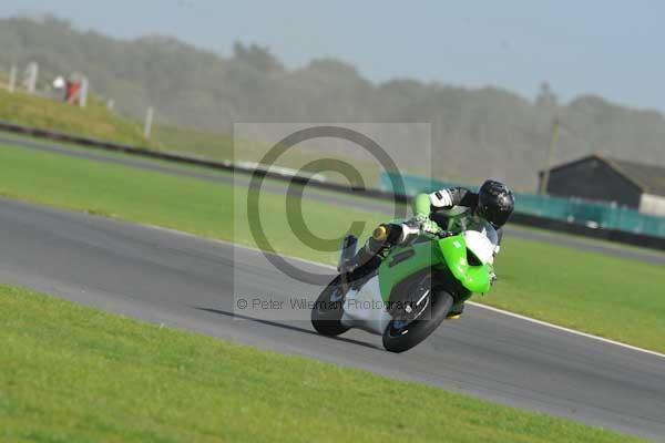 Motorcycle action photographs;Trackday digital images;event digital images;eventdigitalimages;no limits trackday;peter wileman photography;snetterton;snetterton circuit norfolk;snetterton photographs;trackday;trackday photos