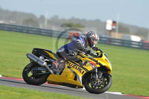 Motorcycle action photographs;Trackday digital images;event digital images;eventdigitalimages;no limits trackday;peter wileman photography;snetterton;snetterton circuit norfolk;snetterton photographs;trackday;trackday photos