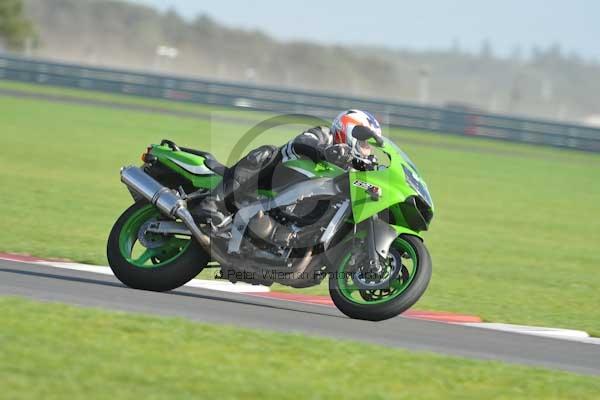 Motorcycle action photographs;Trackday digital images;event digital images;eventdigitalimages;no limits trackday;peter wileman photography;snetterton;snetterton circuit norfolk;snetterton photographs;trackday;trackday photos