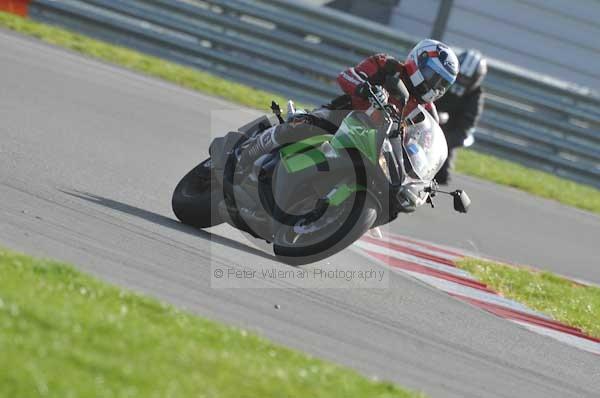 Motorcycle action photographs;Trackday digital images;event digital images;eventdigitalimages;no limits trackday;peter wileman photography;snetterton;snetterton circuit norfolk;snetterton photographs;trackday;trackday photos