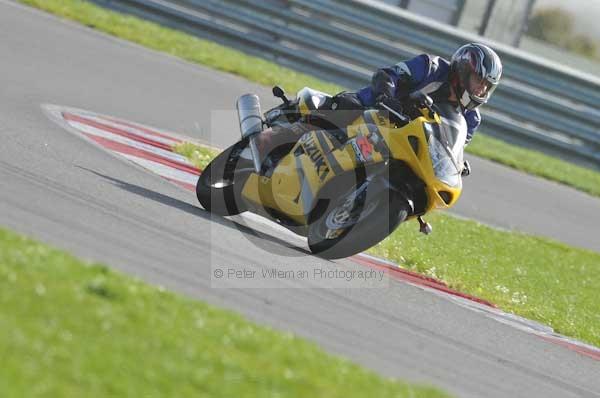 Motorcycle action photographs;Trackday digital images;event digital images;eventdigitalimages;no limits trackday;peter wileman photography;snetterton;snetterton circuit norfolk;snetterton photographs;trackday;trackday photos