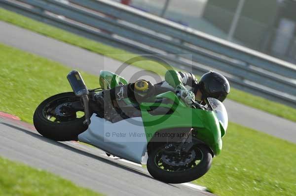 Motorcycle action photographs;Trackday digital images;event digital images;eventdigitalimages;no limits trackday;peter wileman photography;snetterton;snetterton circuit norfolk;snetterton photographs;trackday;trackday photos