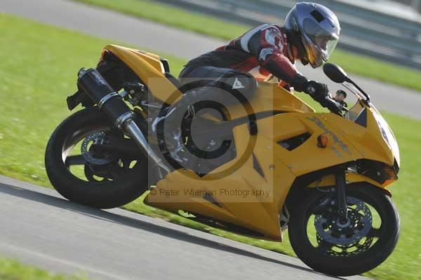 Motorcycle action photographs;Trackday digital images;event digital images;eventdigitalimages;no limits trackday;peter wileman photography;snetterton;snetterton circuit norfolk;snetterton photographs;trackday;trackday photos