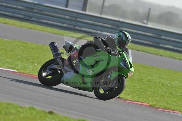 Motorcycle action photographs;Trackday digital images;event digital images;eventdigitalimages;no limits trackday;peter wileman photography;snetterton;snetterton circuit norfolk;snetterton photographs;trackday;trackday photos