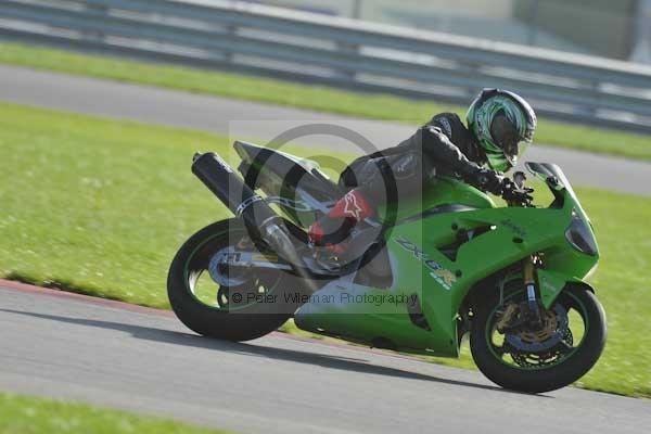 Motorcycle action photographs;Trackday digital images;event digital images;eventdigitalimages;no limits trackday;peter wileman photography;snetterton;snetterton circuit norfolk;snetterton photographs;trackday;trackday photos