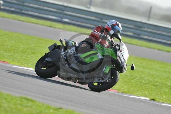 Motorcycle action photographs;Trackday digital images;event digital images;eventdigitalimages;no limits trackday;peter wileman photography;snetterton;snetterton circuit norfolk;snetterton photographs;trackday;trackday photos