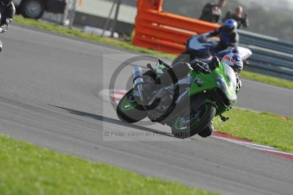 Motorcycle action photographs;Trackday digital images;event digital images;eventdigitalimages;no limits trackday;peter wileman photography;snetterton;snetterton circuit norfolk;snetterton photographs;trackday;trackday photos