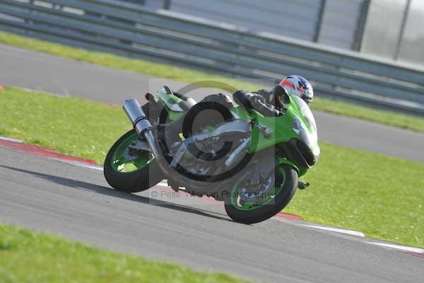 Motorcycle action photographs;Trackday digital images;event digital images;eventdigitalimages;no limits trackday;peter wileman photography;snetterton;snetterton circuit norfolk;snetterton photographs;trackday;trackday photos
