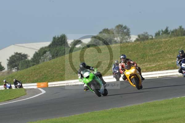 Motorcycle action photographs;Trackday digital images;event digital images;eventdigitalimages;no limits trackday;peter wileman photography;snetterton;snetterton circuit norfolk;snetterton photographs;trackday;trackday photos