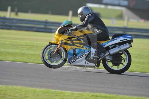 Motorcycle action photographs;Trackday digital images;event digital images;eventdigitalimages;no limits trackday;peter wileman photography;snetterton;snetterton circuit norfolk;snetterton photographs;trackday;trackday photos