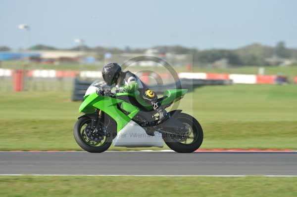 Motorcycle action photographs;Trackday digital images;event digital images;eventdigitalimages;no limits trackday;peter wileman photography;snetterton;snetterton circuit norfolk;snetterton photographs;trackday;trackday photos