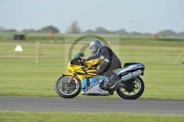 Motorcycle action photographs;Trackday digital images;event digital images;eventdigitalimages;no limits trackday;peter wileman photography;snetterton;snetterton circuit norfolk;snetterton photographs;trackday;trackday photos