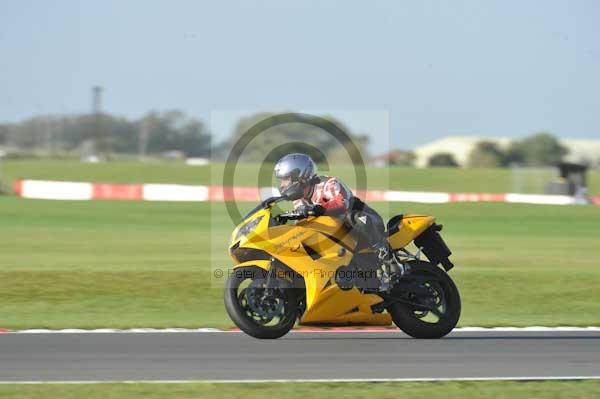 Motorcycle action photographs;Trackday digital images;event digital images;eventdigitalimages;no limits trackday;peter wileman photography;snetterton;snetterton circuit norfolk;snetterton photographs;trackday;trackday photos