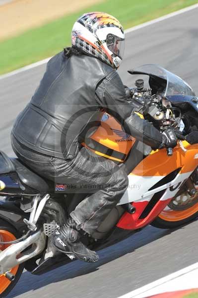 Motorcycle action photographs;Trackday digital images;event digital images;eventdigitalimages;no limits trackday;peter wileman photography;snetterton;snetterton circuit norfolk;snetterton photographs;trackday;trackday photos