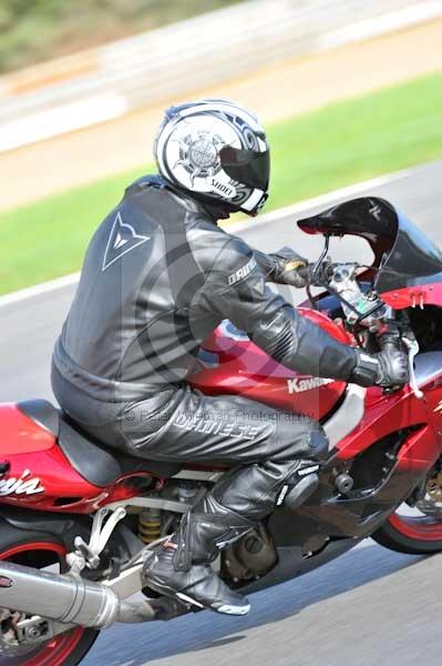 Motorcycle action photographs;Trackday digital images;event digital images;eventdigitalimages;no limits trackday;peter wileman photography;snetterton;snetterton circuit norfolk;snetterton photographs;trackday;trackday photos