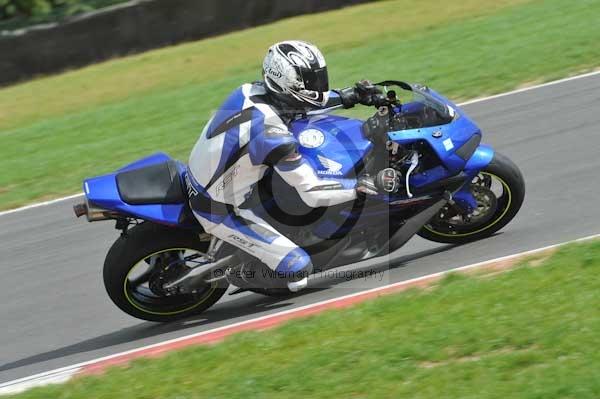 Motorcycle action photographs;Trackday digital images;event digital images;eventdigitalimages;no limits trackday;peter wileman photography;snetterton;snetterton circuit norfolk;snetterton photographs;trackday;trackday photos