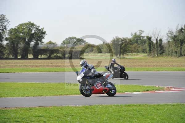 Motorcycle action photographs;Trackday digital images;event digital images;eventdigitalimages;no limits trackday;peter wileman photography;snetterton;snetterton circuit norfolk;snetterton photographs;trackday;trackday photos