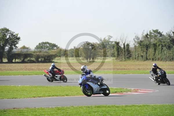 Motorcycle action photographs;Trackday digital images;event digital images;eventdigitalimages;no limits trackday;peter wileman photography;snetterton;snetterton circuit norfolk;snetterton photographs;trackday;trackday photos