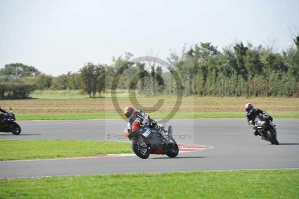 Motorcycle action photographs;Trackday digital images;event digital images;eventdigitalimages;no limits trackday;peter wileman photography;snetterton;snetterton circuit norfolk;snetterton photographs;trackday;trackday photos