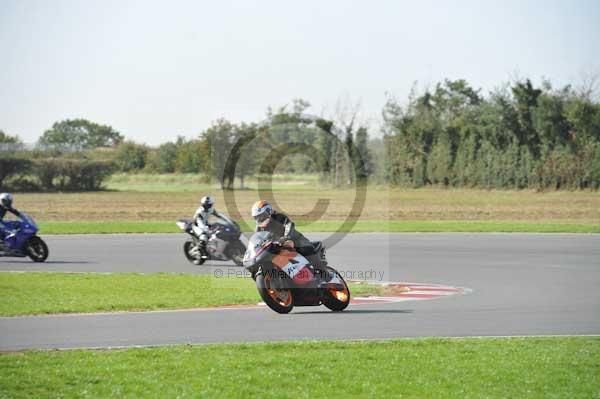 Motorcycle action photographs;Trackday digital images;event digital images;eventdigitalimages;no limits trackday;peter wileman photography;snetterton;snetterton circuit norfolk;snetterton photographs;trackday;trackday photos