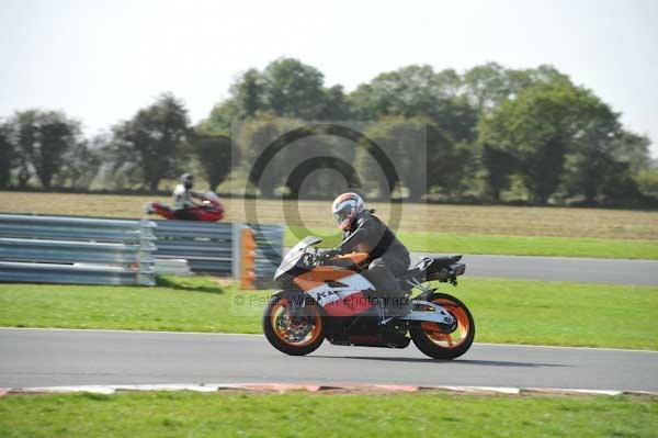 Motorcycle action photographs;Trackday digital images;event digital images;eventdigitalimages;no limits trackday;peter wileman photography;snetterton;snetterton circuit norfolk;snetterton photographs;trackday;trackday photos