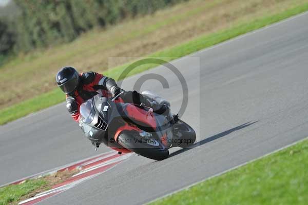 Motorcycle action photographs;Trackday digital images;event digital images;eventdigitalimages;no limits trackday;peter wileman photography;snetterton;snetterton circuit norfolk;snetterton photographs;trackday;trackday photos