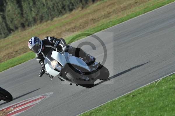 Motorcycle action photographs;Trackday digital images;event digital images;eventdigitalimages;no limits trackday;peter wileman photography;snetterton;snetterton circuit norfolk;snetterton photographs;trackday;trackday photos