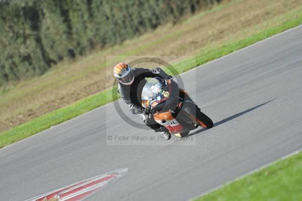 Motorcycle action photographs;Trackday digital images;event digital images;eventdigitalimages;no limits trackday;peter wileman photography;snetterton;snetterton circuit norfolk;snetterton photographs;trackday;trackday photos