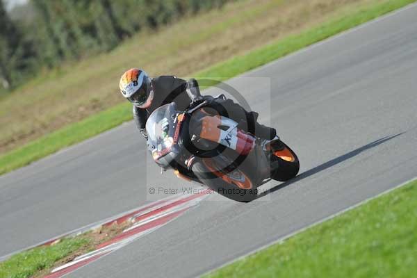 Motorcycle action photographs;Trackday digital images;event digital images;eventdigitalimages;no limits trackday;peter wileman photography;snetterton;snetterton circuit norfolk;snetterton photographs;trackday;trackday photos